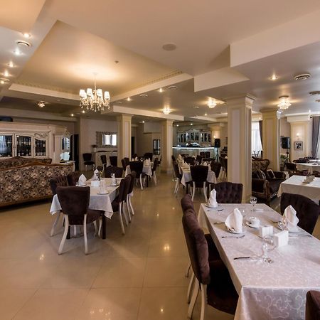 Premium Hotel Chernivtsi Ngoại thất bức ảnh