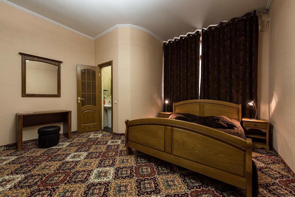 Premium Hotel Chernivtsi Phòng bức ảnh