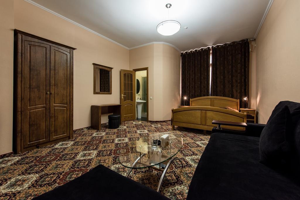 Premium Hotel Chernivtsi Phòng bức ảnh