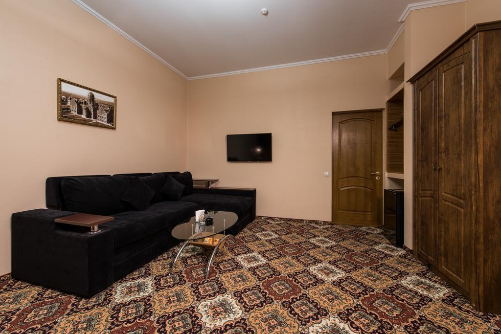 Premium Hotel Chernivtsi Phòng bức ảnh