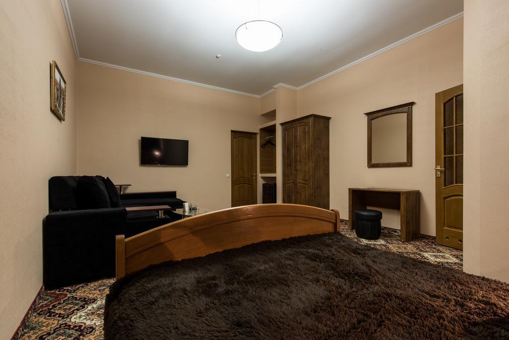 Premium Hotel Chernivtsi Phòng bức ảnh