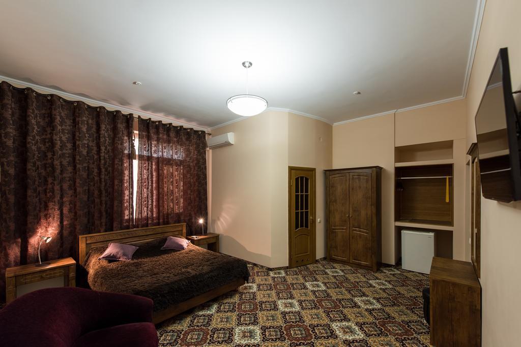 Premium Hotel Chernivtsi Phòng bức ảnh