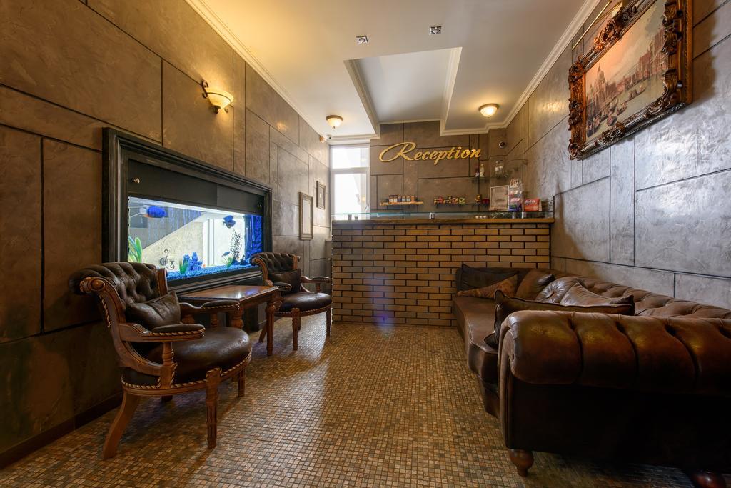 Premium Hotel Chernivtsi Ngoại thất bức ảnh