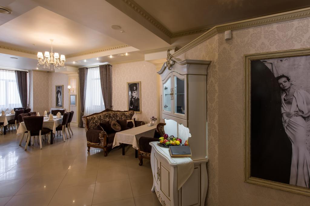 Premium Hotel Chernivtsi Ngoại thất bức ảnh