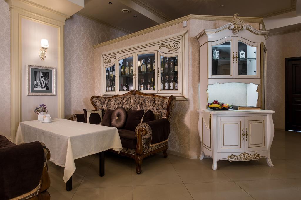 Premium Hotel Chernivtsi Ngoại thất bức ảnh