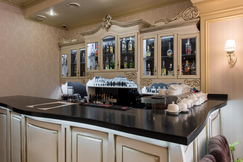Premium Hotel Chernivtsi Ngoại thất bức ảnh