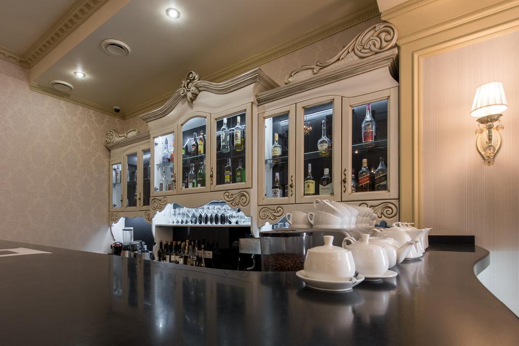 Premium Hotel Chernivtsi Ngoại thất bức ảnh