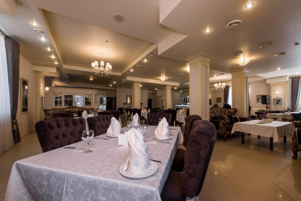 Premium Hotel Chernivtsi Ngoại thất bức ảnh