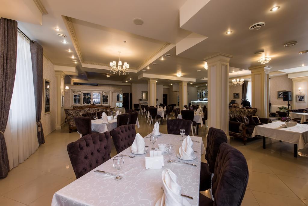 Premium Hotel Chernivtsi Ngoại thất bức ảnh