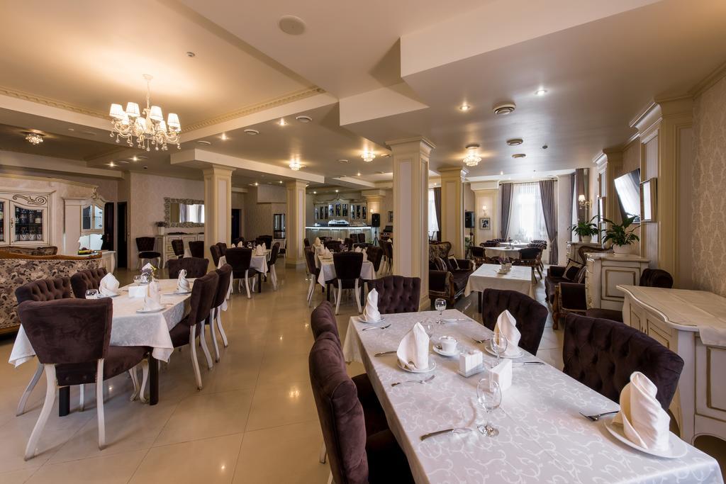 Premium Hotel Chernivtsi Ngoại thất bức ảnh