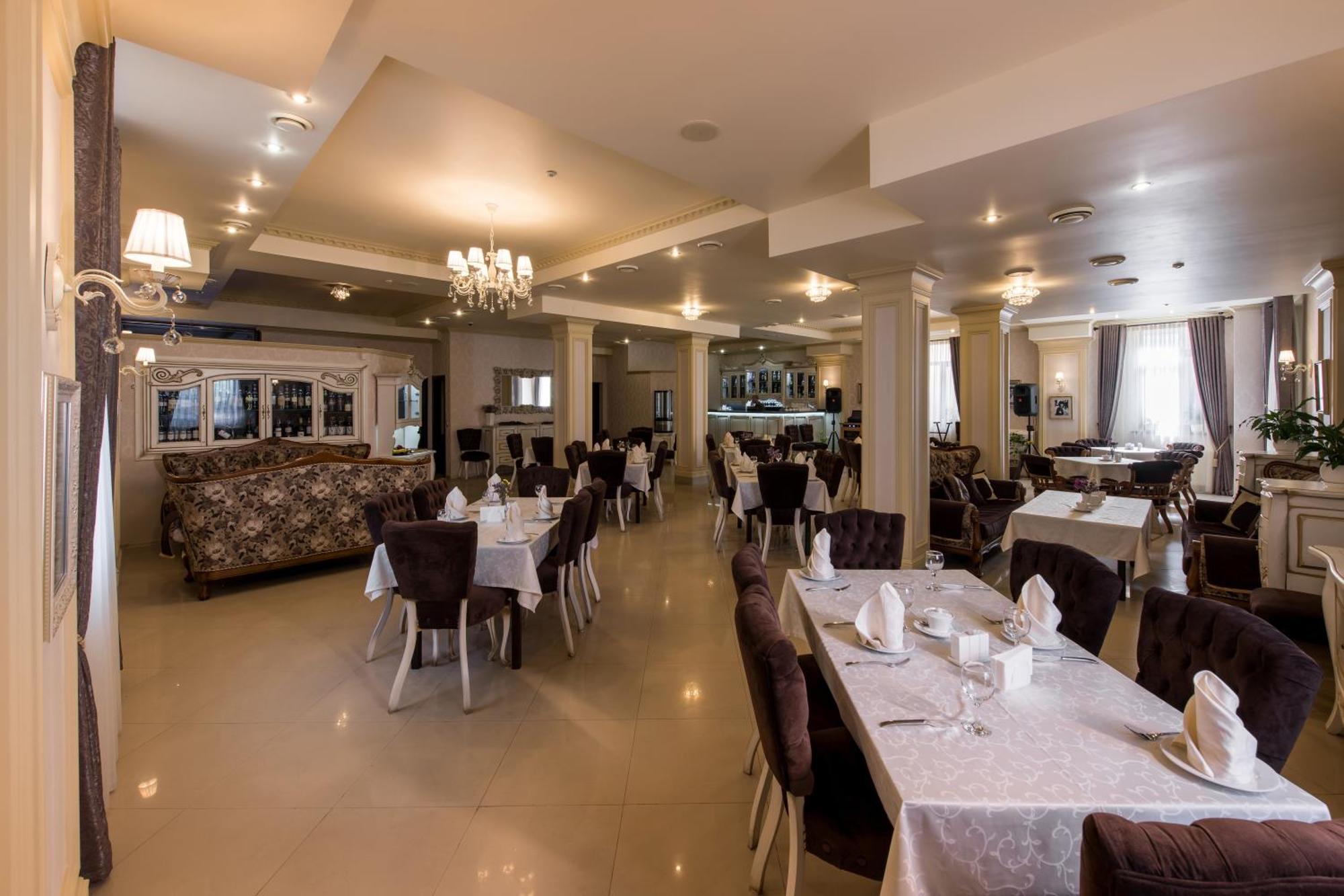 Premium Hotel Chernivtsi Ngoại thất bức ảnh