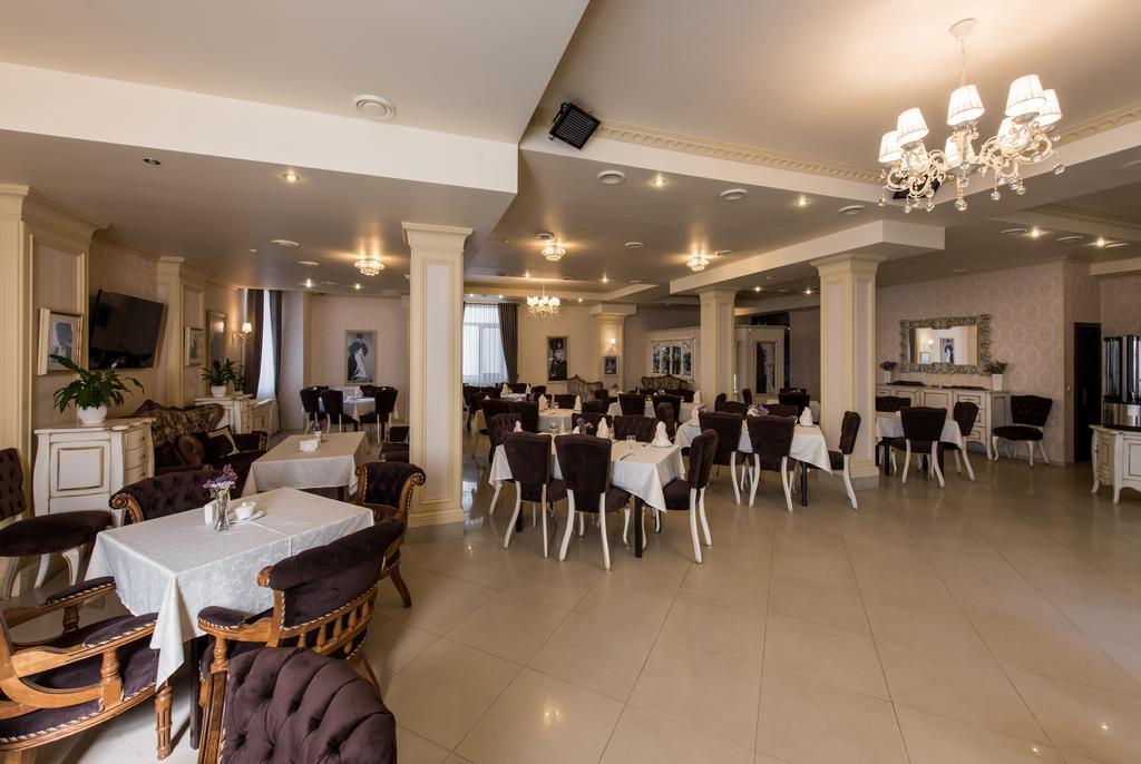 Premium Hotel Chernivtsi Ngoại thất bức ảnh