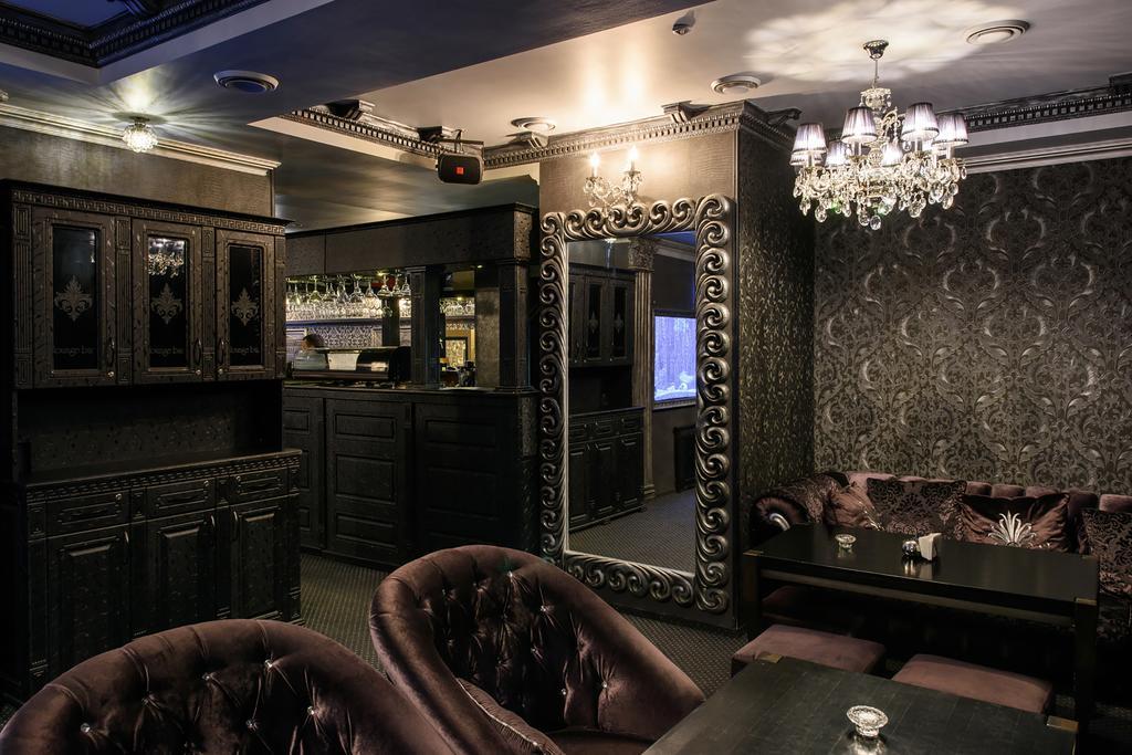 Premium Hotel Chernivtsi Ngoại thất bức ảnh