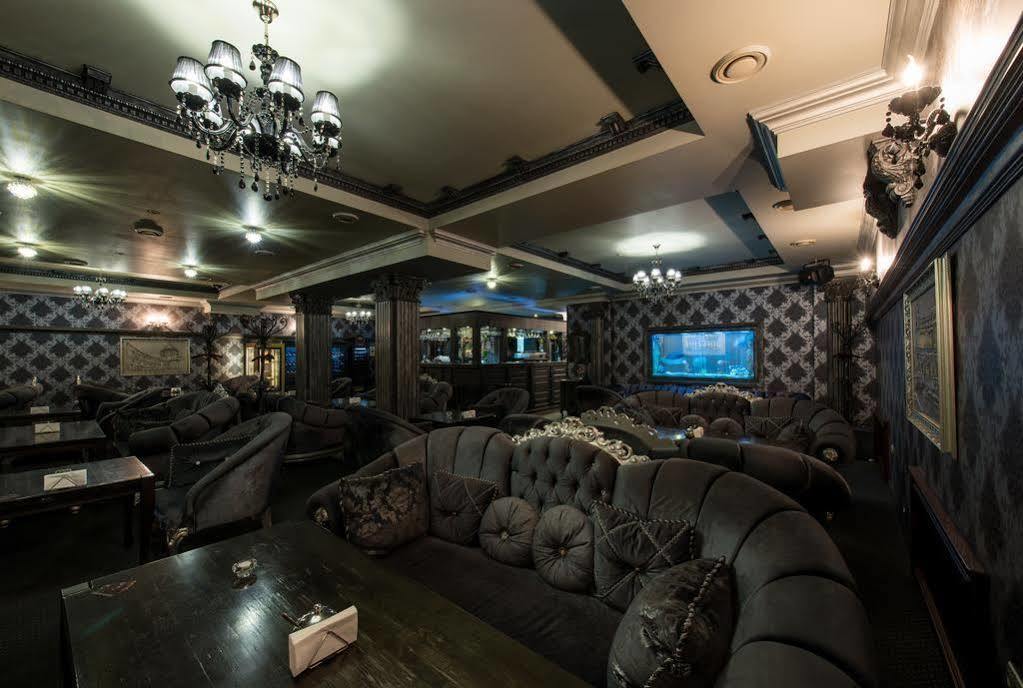 Premium Hotel Chernivtsi Ngoại thất bức ảnh