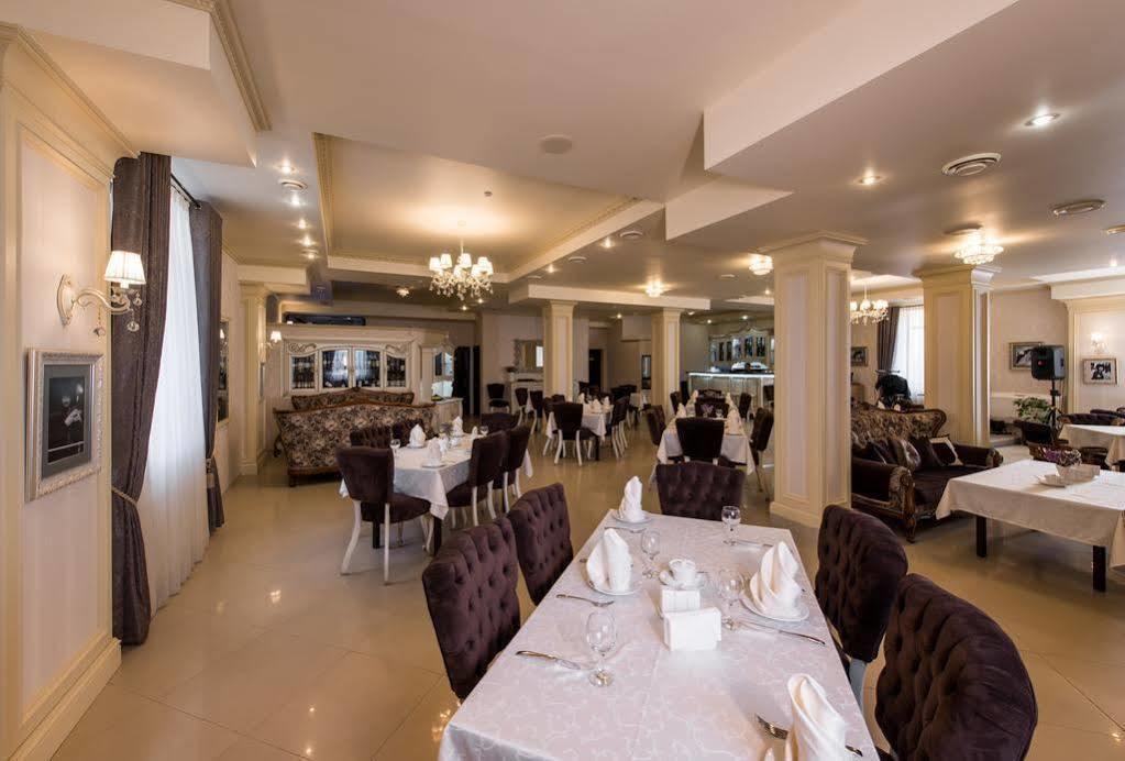 Premium Hotel Chernivtsi Ngoại thất bức ảnh