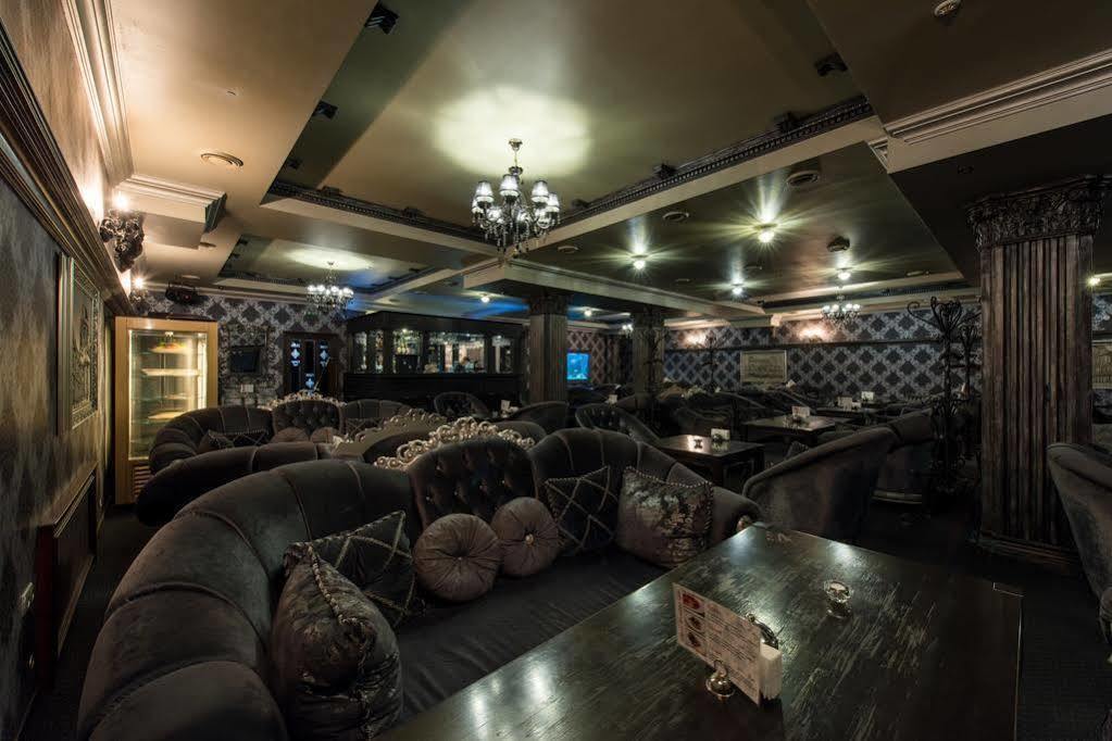 Premium Hotel Chernivtsi Ngoại thất bức ảnh